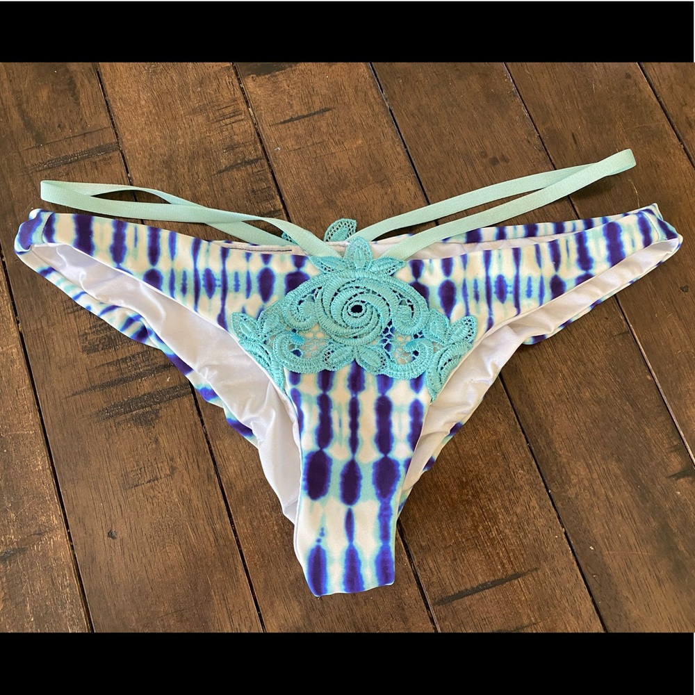 Beach Bunny bikini bottoms size Medium